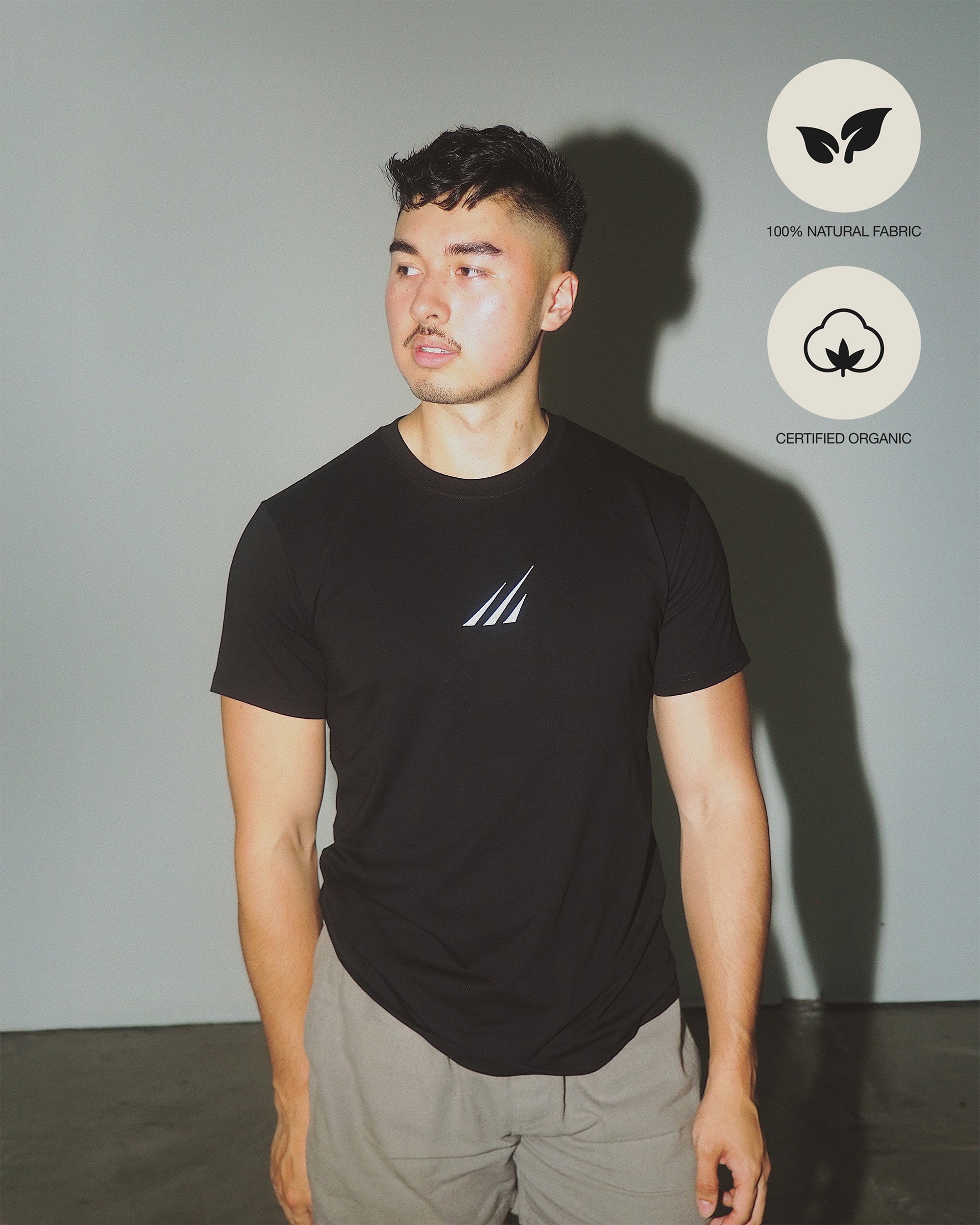 Men’s organic cotton t-shirt in black – sustainable activewear by Grizz