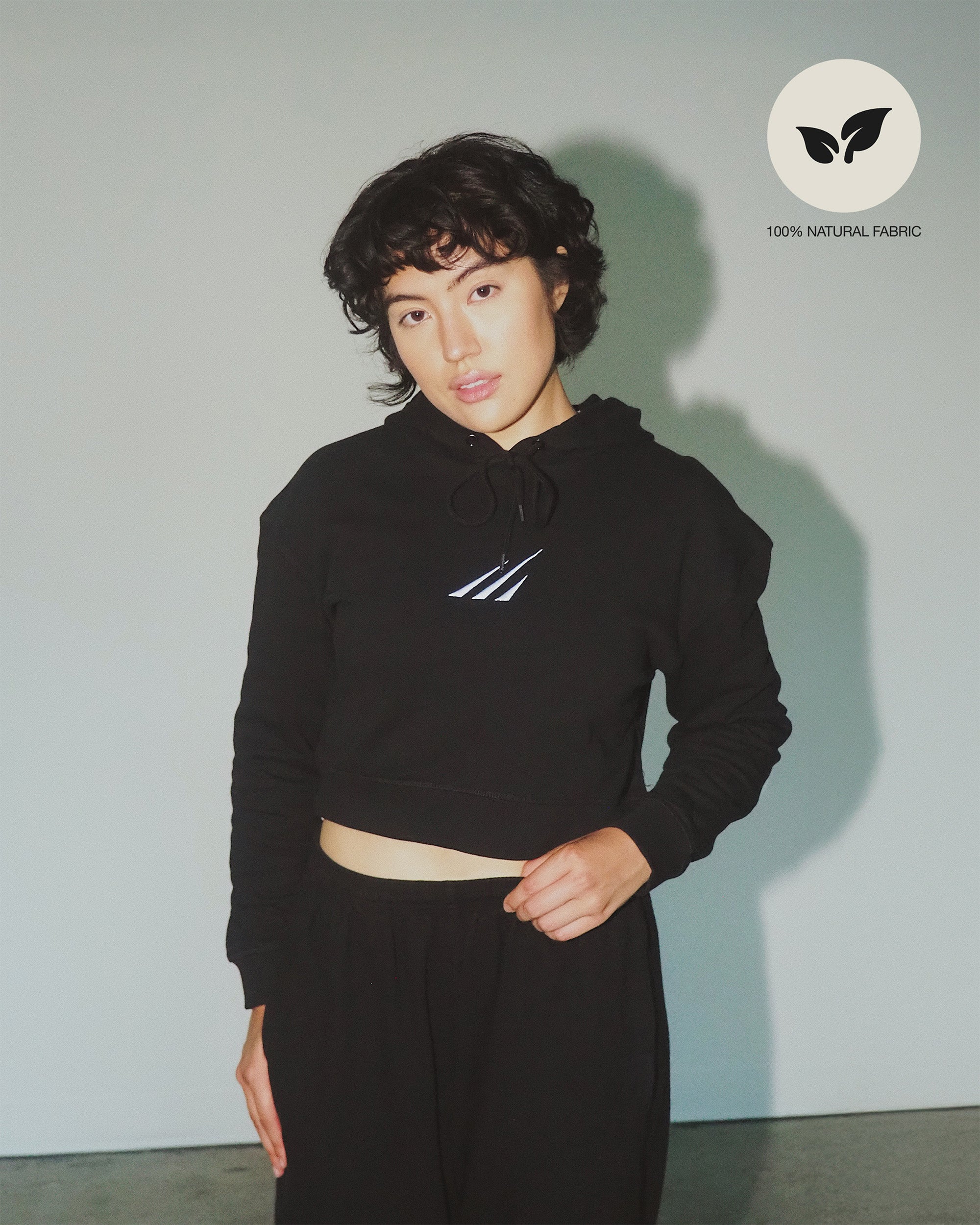 Women’s cropped cotton hoodie in black – sustainable activewear
