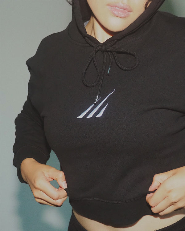 Women’s breathable cropped hoodie in 100% cotton.