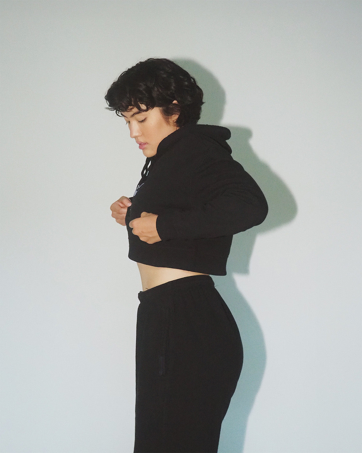 Women’s cropped cotton hoodie, natural activewear.