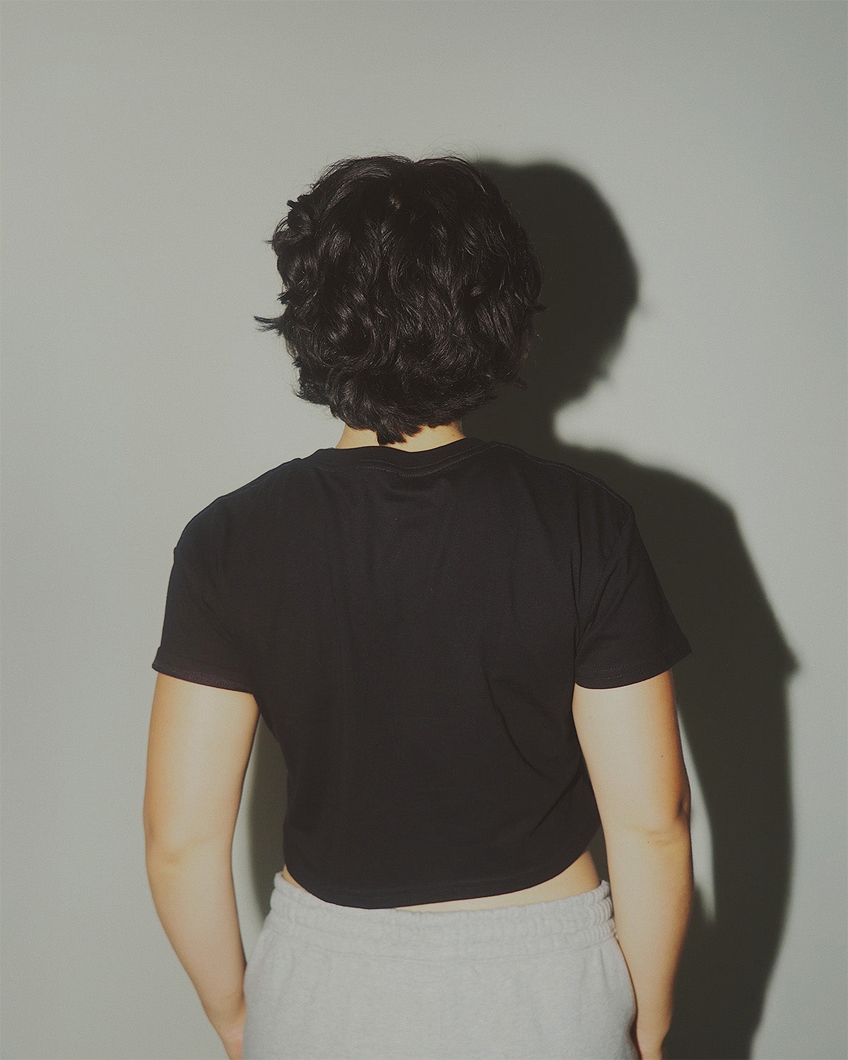 Premium women’s sustainable cotton workout crop top.