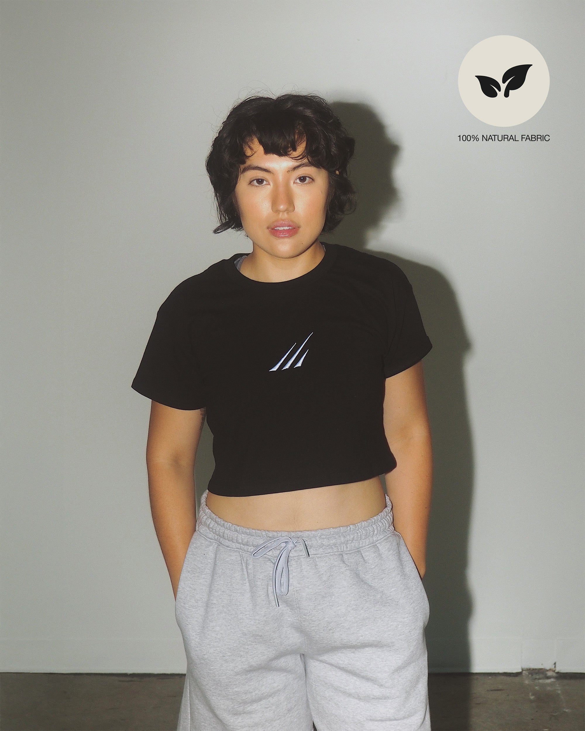 Women’s cropped cotton t-shirt in black – sustainable activewear