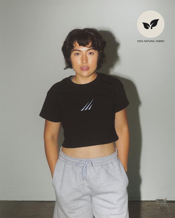 Women’s cropped cotton t-shirt in black – sustainable activewear