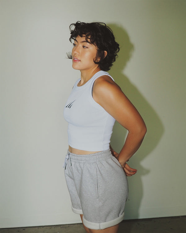 Cropped women’s performance tank in organic cotton.